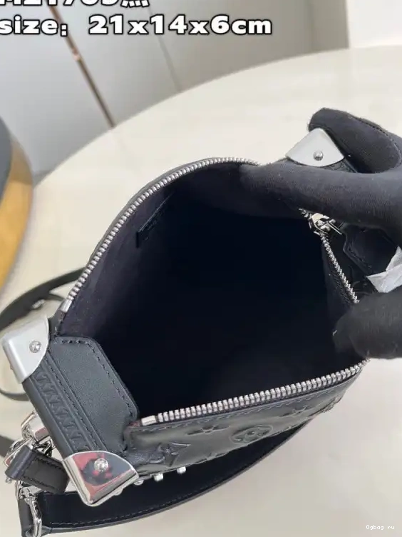 MM VUITTON TRUNK LOUIS SIDE 0425